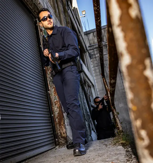 PM4010NV-Officer Standing